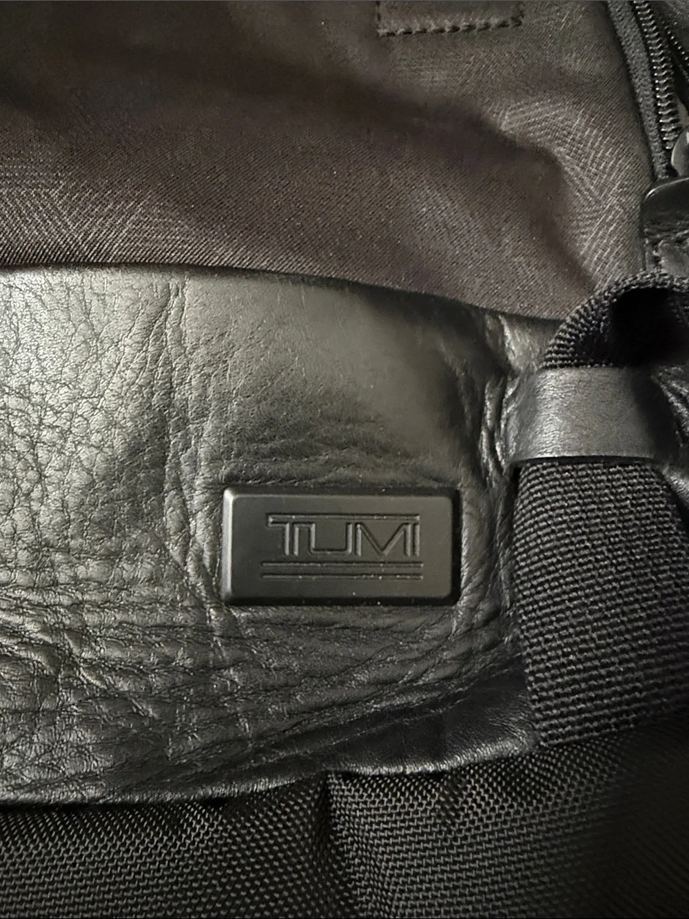 Tumi versatile black